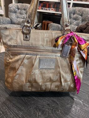 COACH Poppy Story Parch Glam Gold Metallic Signature Tote